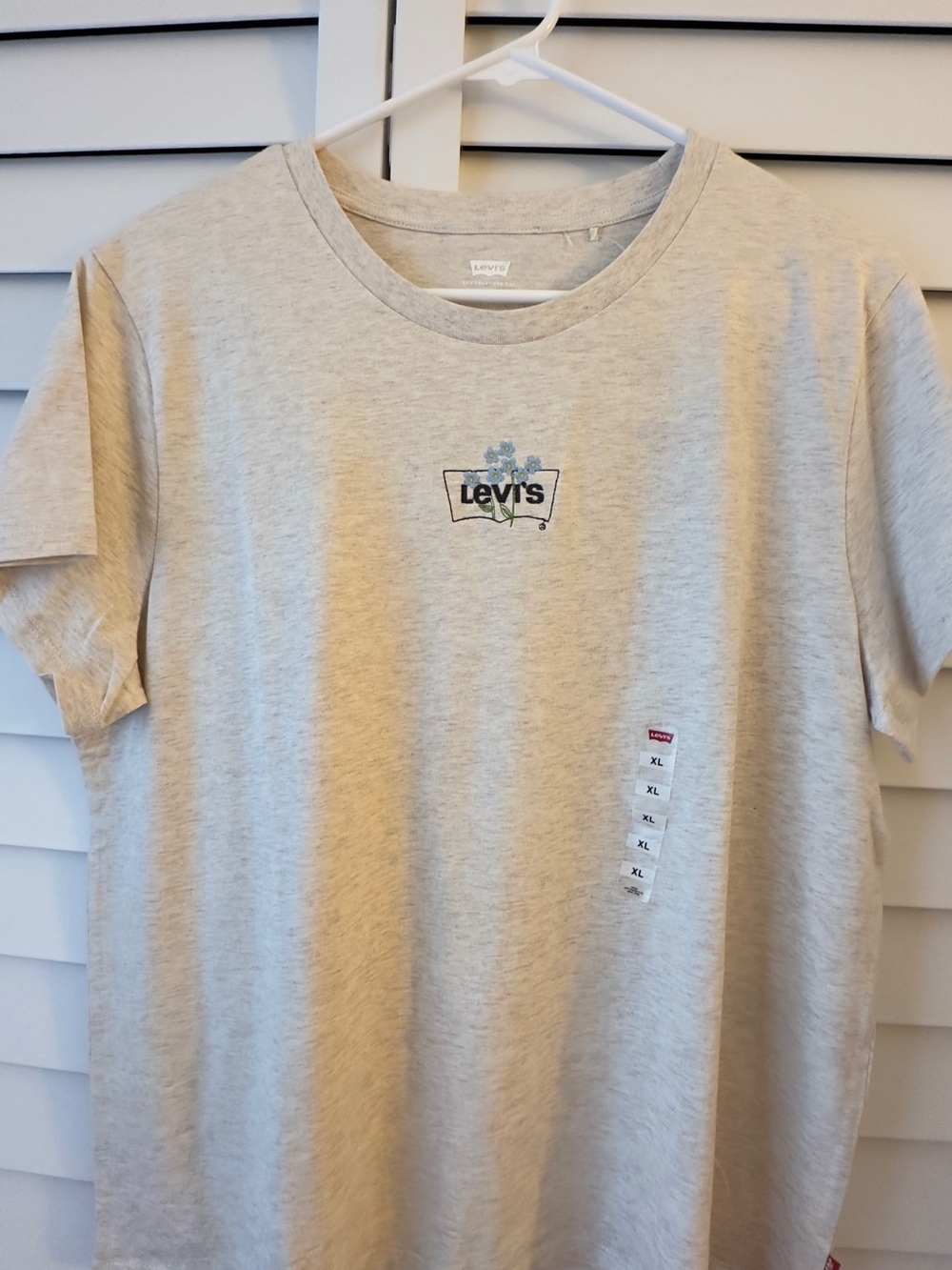 Levi's • graphic perfect tee.